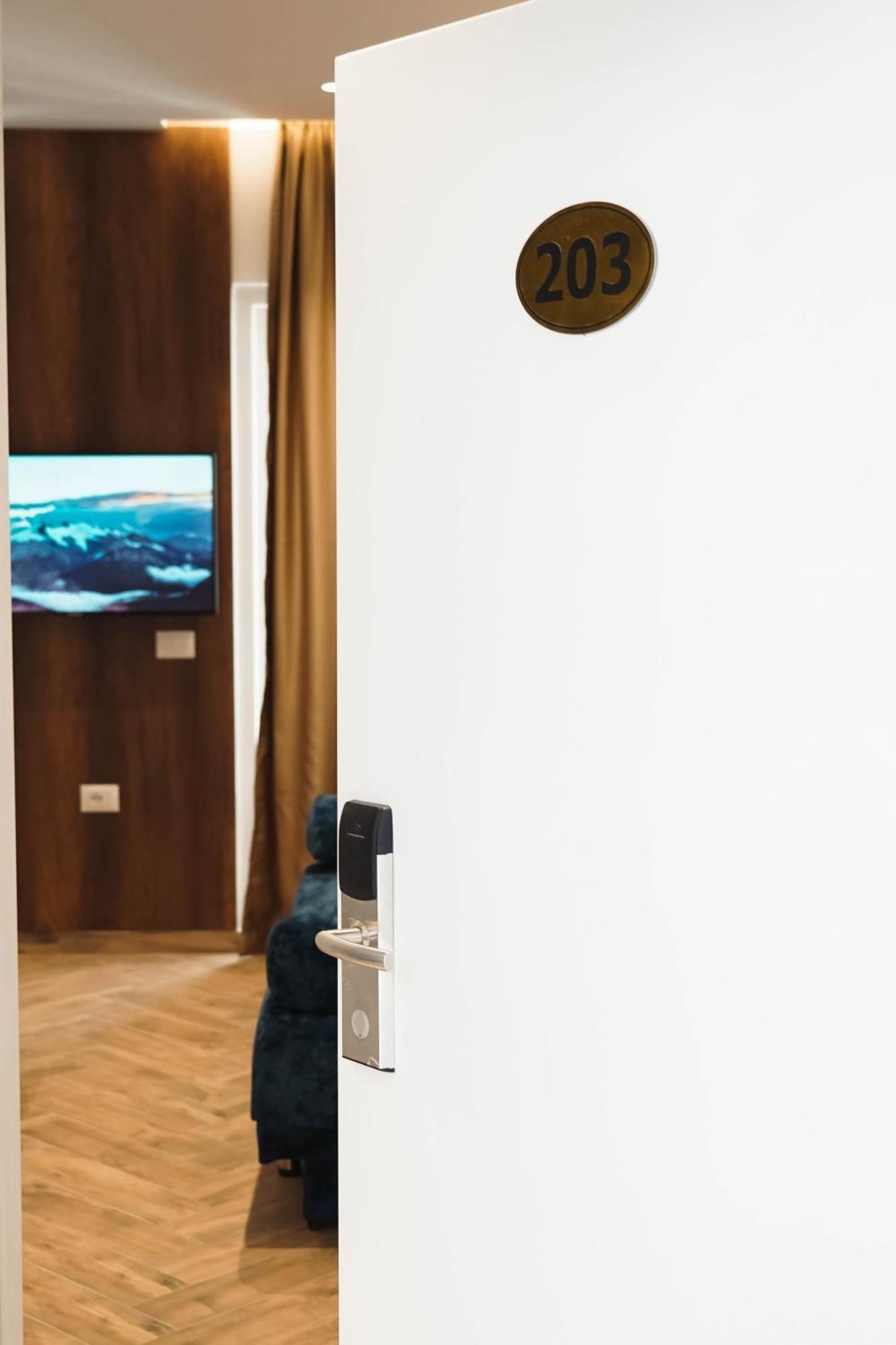 Marina Rooms Durrës Exterior foto